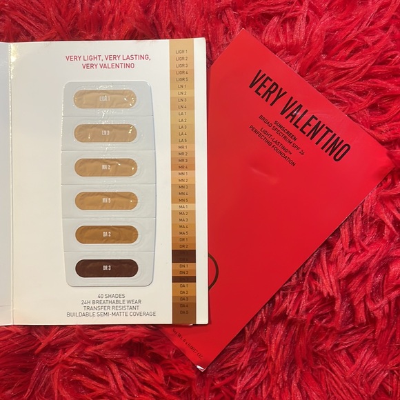 Very Valentino Foundation Sunscreen SPF 26 Sample Card - Picture 3 of 5